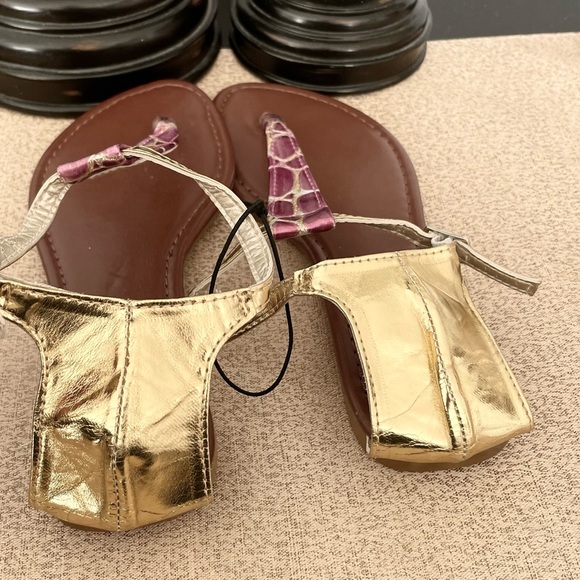 🆕Girl’s 385 Fifth Metallic Pink/Gold Ankle Strap Thong Gladiator Sandals - Picture 7 of 7
